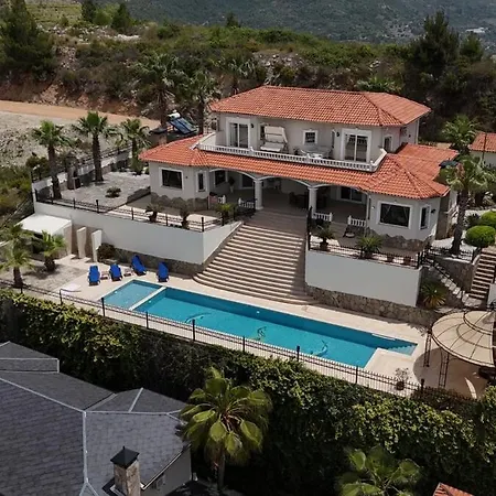 Great With Beatiful View And 4 Bedrooms 1000 Sqm Area Villa Alanya