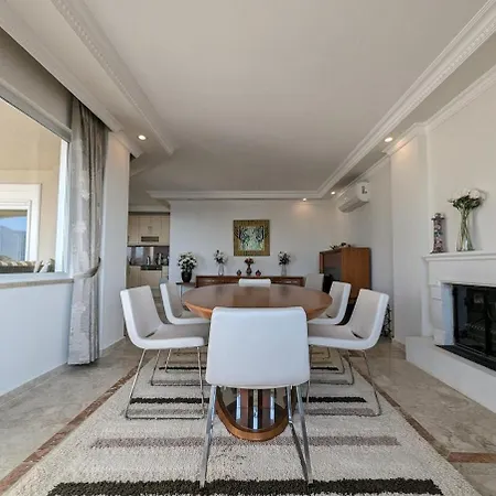 Villa With Great View And Area *