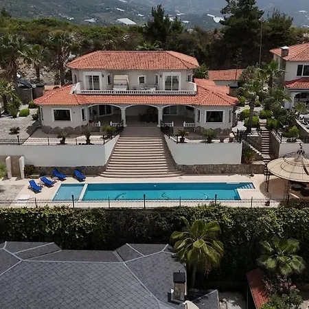 Great With Beatiful View And 4 Bedrooms 1000 Sqm Area