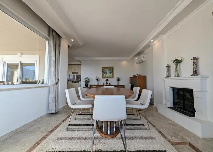 Villa Great With Beatiful View And 4 Bedrooms 1000 Sqm Area *