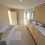Great With Beatiful View And 4 Bedrooms 1000 Sqm Area *