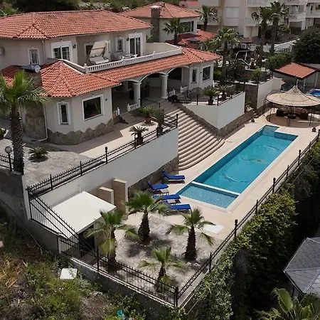 Great With Beatiful View And 4 Bedrooms 1000 Sqm Area וילה *