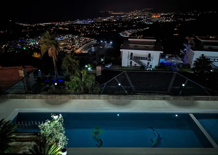 Great With Beatiful View And 4 Bedrooms 1000 Sqm Area וילה