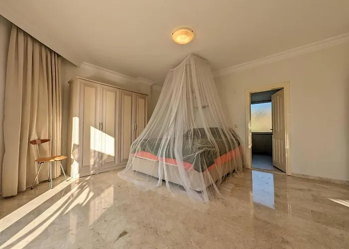 Great With Beatiful View And 4 Bedrooms 1000 Sqm Area וילה