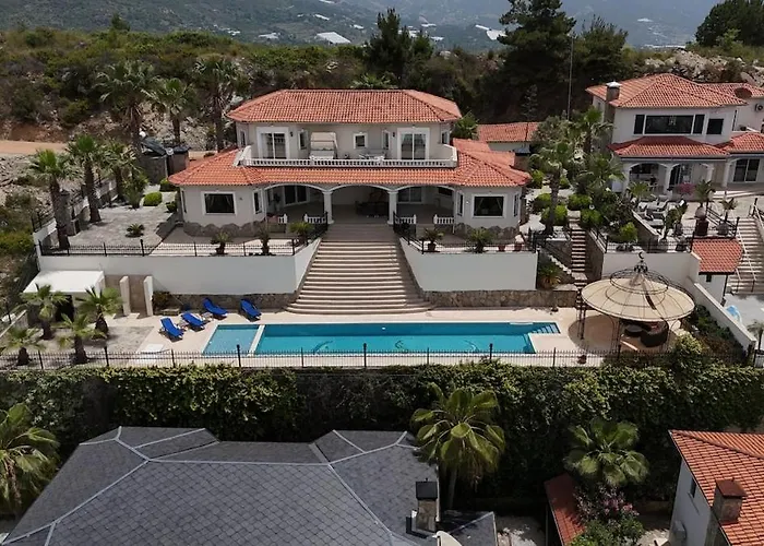 Great With Beatiful View And 4 Bedrooms 1000 Sqm Area